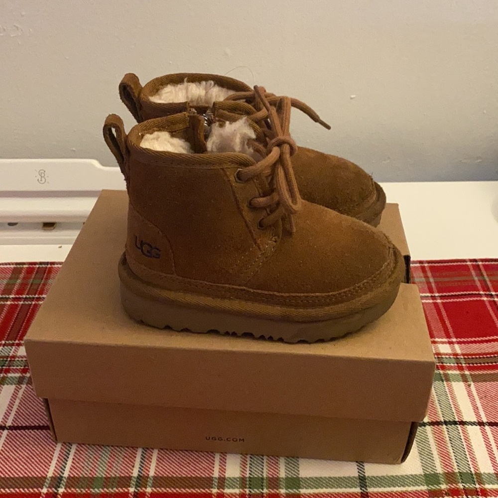 Toddler Nuemel uggs in chestnut